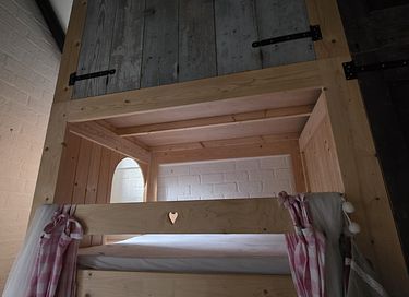 A Colorful Stay in a Historical Farmhouse - 9