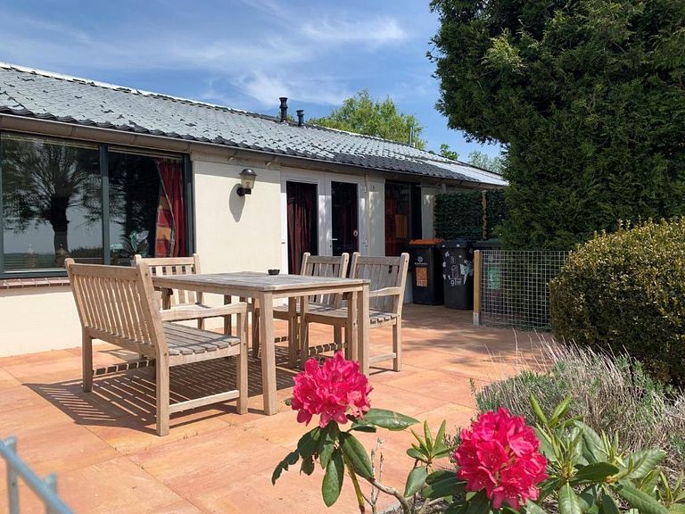 Ruime vakantiewoning op gezellige camping - 1