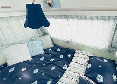 Overnachten in een retro caravan - 13