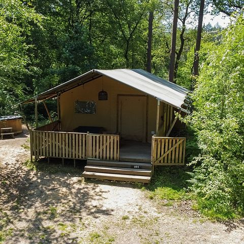 Luxe glampingtent in het bos met buitenbad - 5