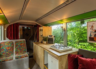 Uniek overnachten in een harmonica bus - 5