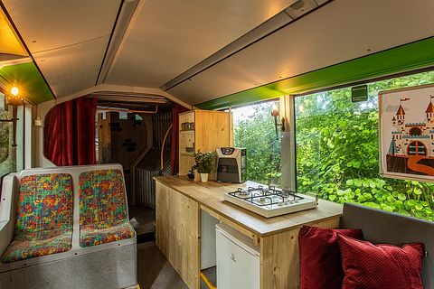 Uniek overnachten in een harmonica bus - 5