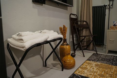Cellule d'un ancien garde-champêtre dans un hôtel-boutique - 5