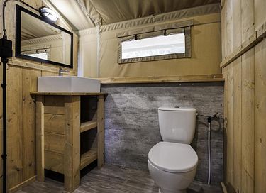 Belle tente de glamping dans la forêt en France - 10