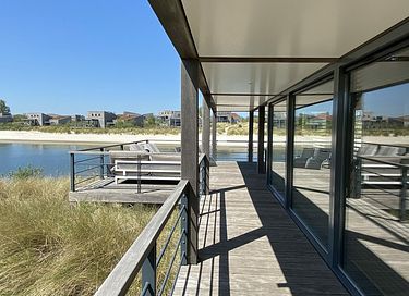 Strandvilla met eigen zwem- en aanlegsteiger - 4