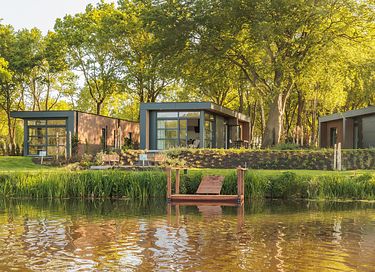 Lodge med sauna ved vandet