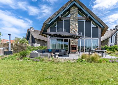 Beautiful vacation villa close to the sea
