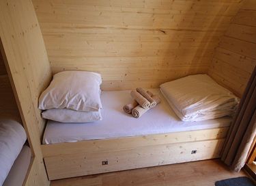 Spacious cabin at a pleasant campsite - 8