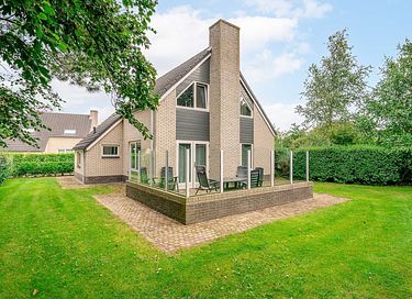 Holiday home with sauna and garden on Texel - 2