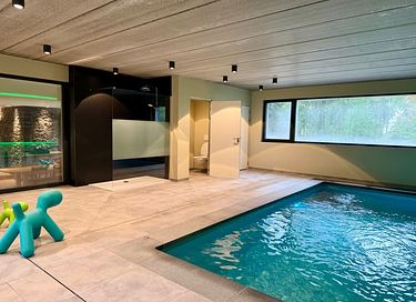 Luxuriöse Familienresidenz mit privatem Hallenbad - 3