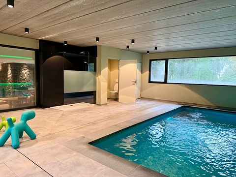 Luxuriöse Familienresidenz mit privatem Hallenbad - 3