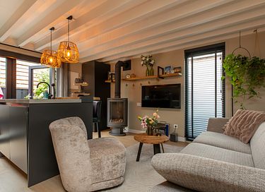 Apartamento con estilo y terraza soleada - 2