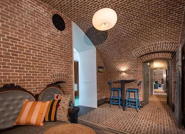 Luxury 5-person suite in a former fort - 8