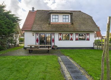 Stimmungsvolles Familienhaus in Strand- und Waldnähe