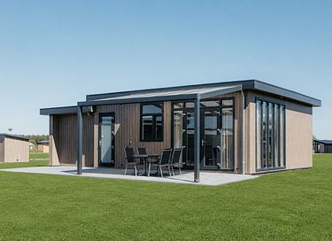 Vrijstaande lodge met terras in het groen