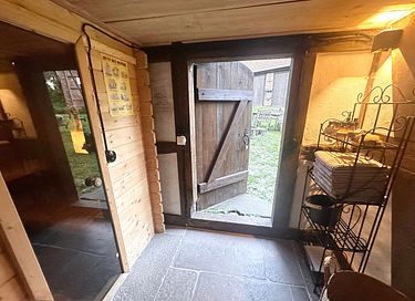 Historische watermolen in groene omgeving - 38