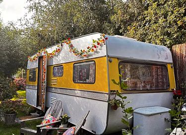Retro B&B Caravan on a Small Island  - 19