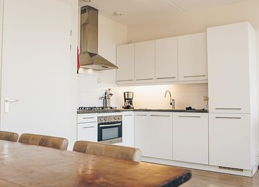 Rietgedekte villa met uitzicht over het meer - 11