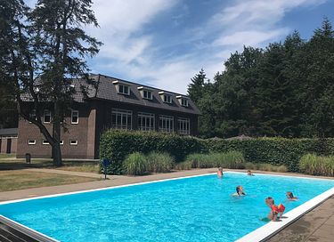 Forest cabin in the Veluwe on park with pool - 20