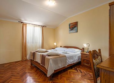 Large villa with private pool and spacious garden - 15