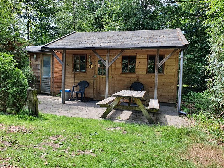 Hyggeligt skovhus (4 pers.) på dejlig familiecampingplads - 1