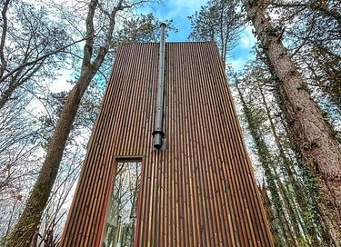 8 meter hoge toren midden in de natuur