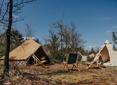 Festival-achtige sfeer op een pop-up camping - 16