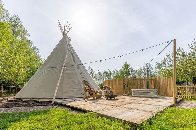 Beautiful, spacious teepee for 2–5 people - 1