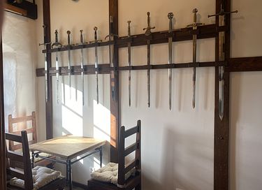 Bâtiment historique avec chambre à thème médiéval - 5