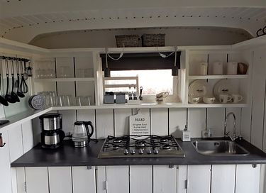 Shepherds hut with hot tub in Drenthe - 6