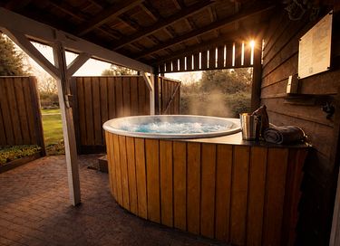 Romantic suite with sauna and hot tub - 21