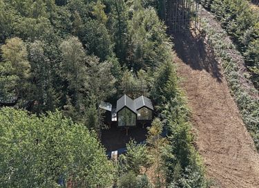 A unique overnight stay among the trees