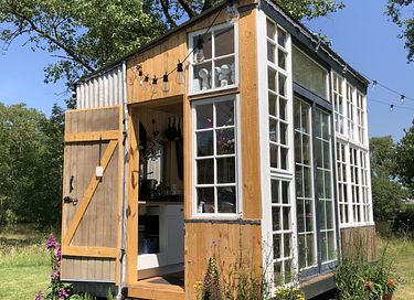 Unique Tiny House with private hot tub - 24