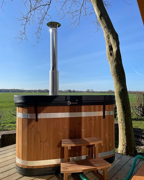 Luxury cottage with private hot tub - 3