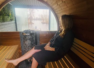 Tiny House by the water with private jacuzzi - 5