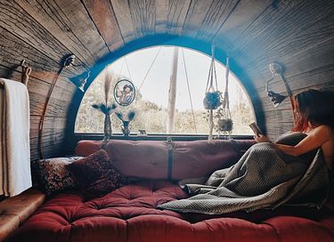 Sleeping in a romantic wine barrel - 3