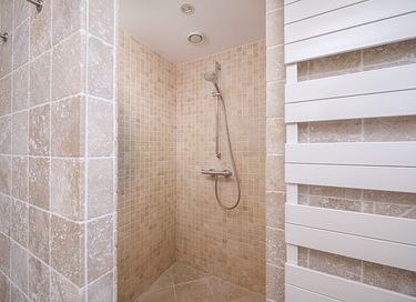 Luxury group accommodation with sauna and hot tub - 18