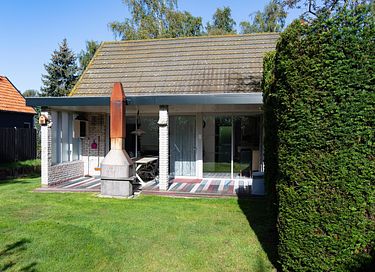 Nice holiday home (6p) on park in Friesland