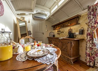 Romantic wagon with luxury private spa - 6