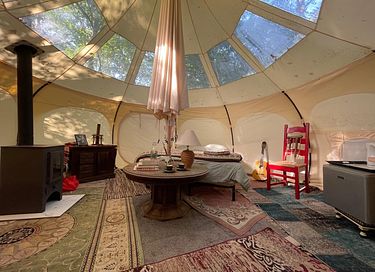 Sterren kijken vanuit je bed in deze glamping - 3
