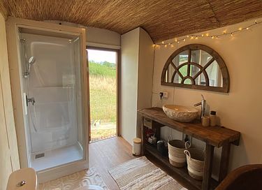 Glamping dome met hottub en uitzicht - 20