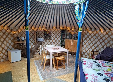 Belle yourte sur un mini camping confortable - 6