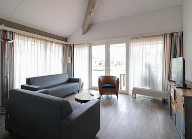 Luxury bungalow with waterfront sauna - 6