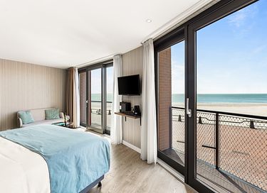 Luxury room with sea view and promenade - 5