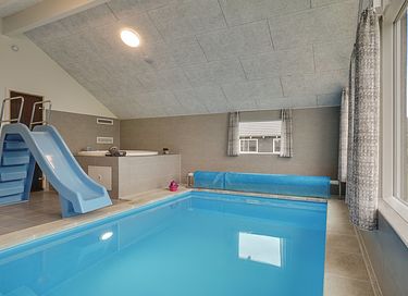 Moderne bolig med overdækket pool - 15