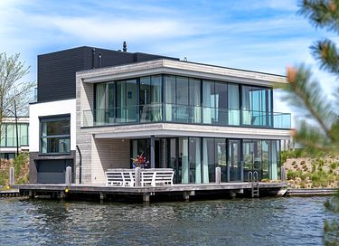 Vakantievilla in Zeeland aan het water