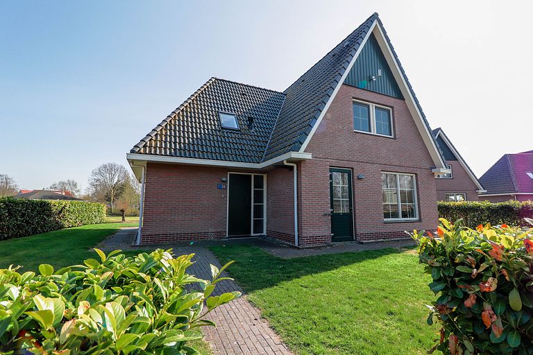 Spacious villa near the IJsselmeer - 1