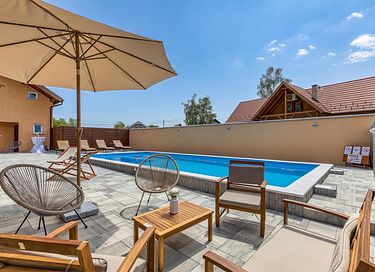 Group accommodation with private pool and sauna - 32