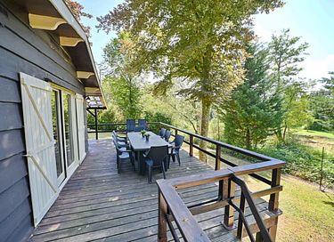 Chalet en bois au milieu de la forêt - 16