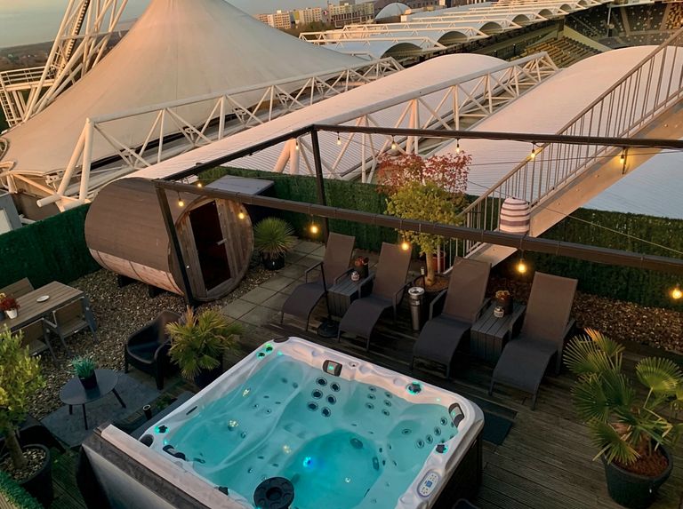 Penthouse bien-être dans un stade de football - 1